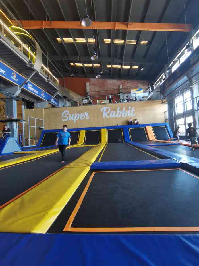 super rabbit运动汇·蹦床·轰趴·团建·派对·桌游·vr·攀岩(大学