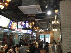 大堂-巴四老城区炭火蛙锅(张江店)