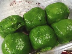 艾叶咸蛋黄肉松青团-王家沙点心店(南京西路总店)