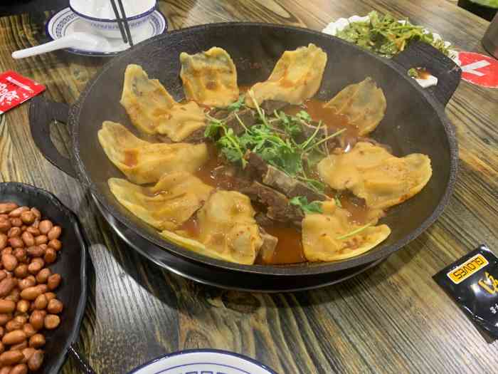 蜀牛巷地锅牛骨-"大门在包河万达的银屏巷这边,莱真牛烤肉隔.