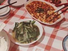 -洪霞餐馆·川菜·鲜货现炒(两江春城店)