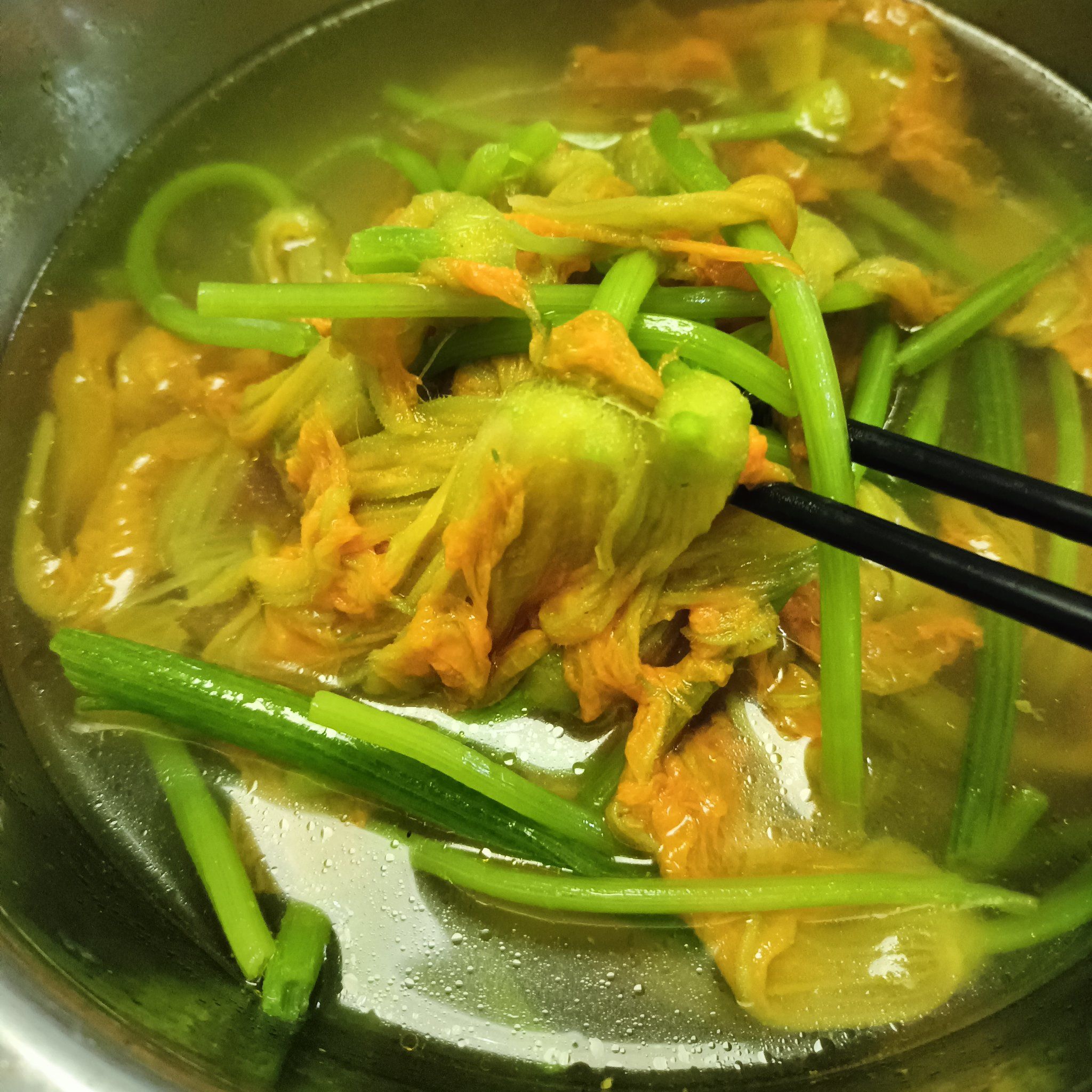 南瓜花打汤很好吃