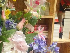 -新华里咖啡书吧(新华书店小寨店)