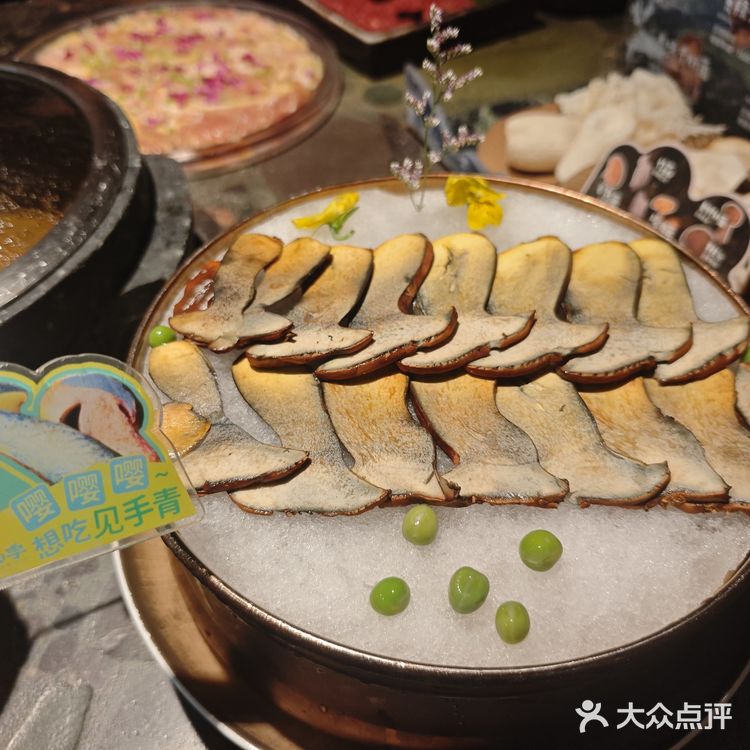 牛肝菌、鸡枞菌等当季拼盘脆嫩多汁