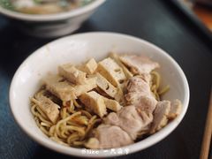 -松树干拌面店