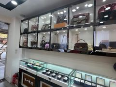 -恒一珠宝·回收黄金钻石奢侈品(灵岩南路店)