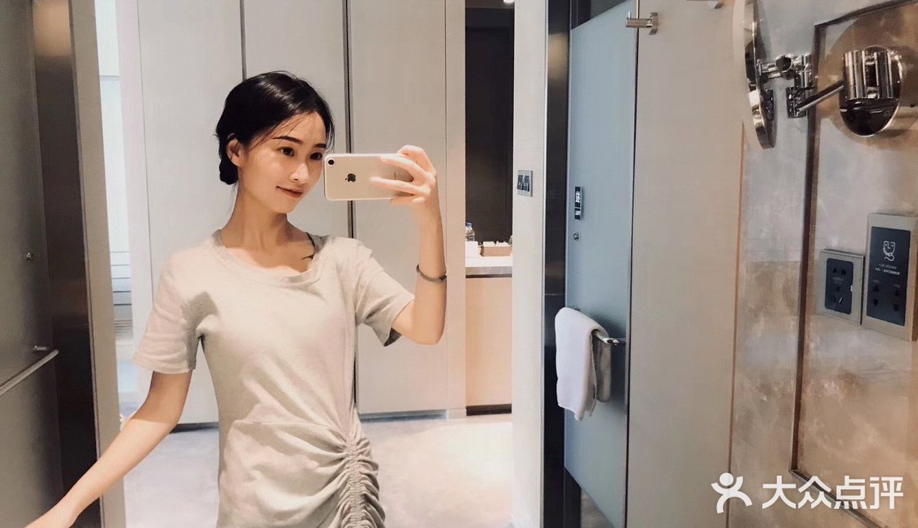 我们是观景房,很漂亮,起来就看见满窗户的海