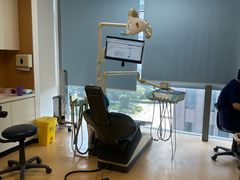 -瑞尔齿科(上海长风大悦城店)