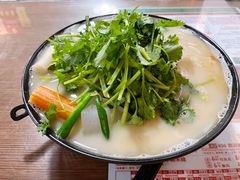 浓汤鱼汁小锅米线特写-肥汁米蘭香港米线(定西路店)