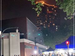 -吴山路夜市