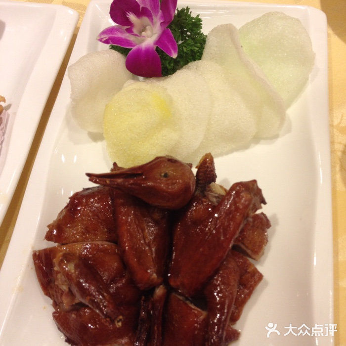 新斗记·新派老粤菜(海上世界店)脆皮乳鸽图片