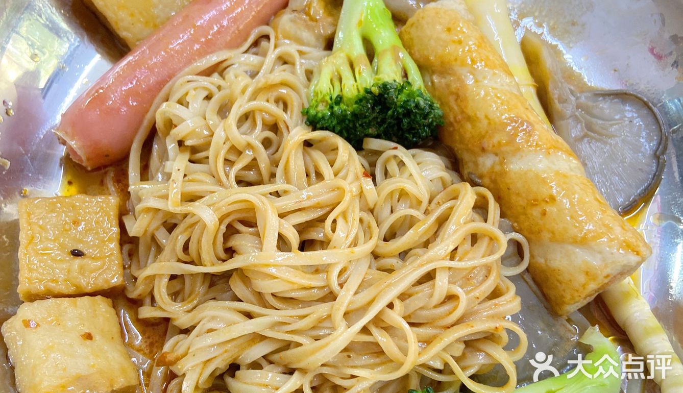 果然没有什么饥饿是一顿地摊麻辣烫不能填饱的