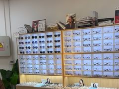 -天空之镜眼镜店蔡司依视路配镜授权零售店(望京颐堤港店)