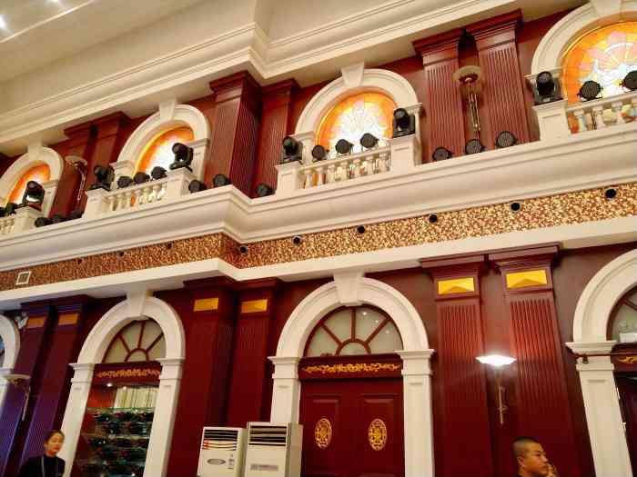 同泽俱乐部-"首先要解释一点:因为我吃的是婚宴,不了解.