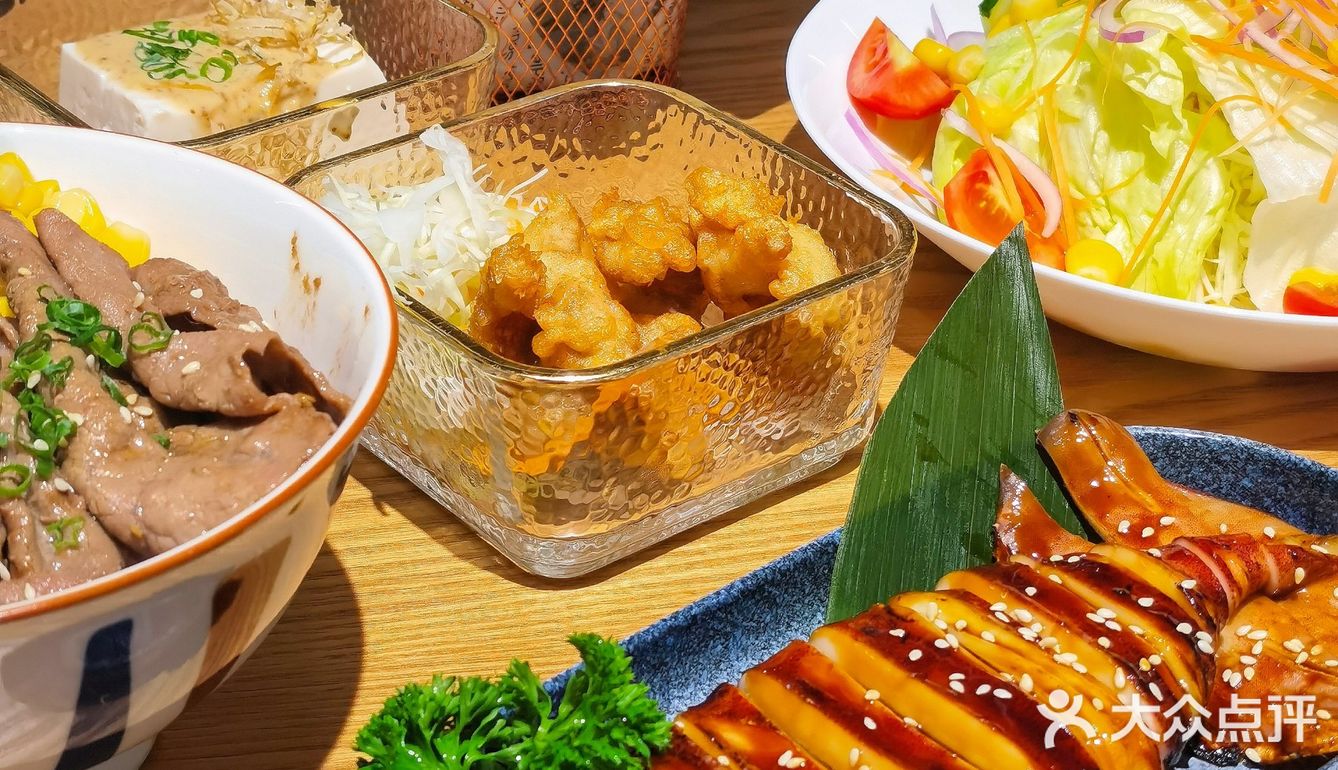 一喜食堂 | 巨型丼饭，大大的满足❤️ ！