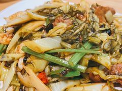 自制酸菜炒牛肉-宏记广东客家菜(丰汇店)