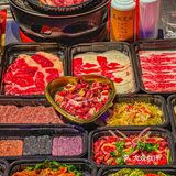 深圳终于有家超市自选齐齐哈尔烤肉，酸菜配烤肉谁能不爱？