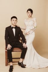 -现代经典婚纱摄影