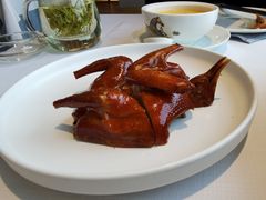 玻璃皮润烧乳鸽-北京厨房(西安SKP店)