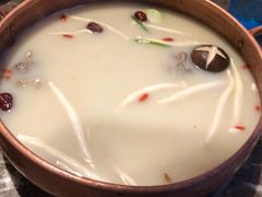 -三人行骨头王火锅(长寿店)