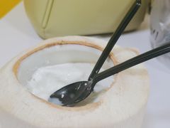 -志龙皇冠吃货椰子铺