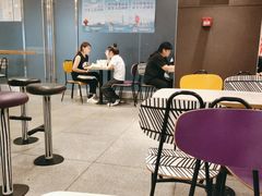 用餐区-麦当劳(火车北站餐厅)
