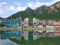 -百里峡七彩艺术小镇