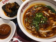 -呷佬·长沙手工米粉(金沙江路店)