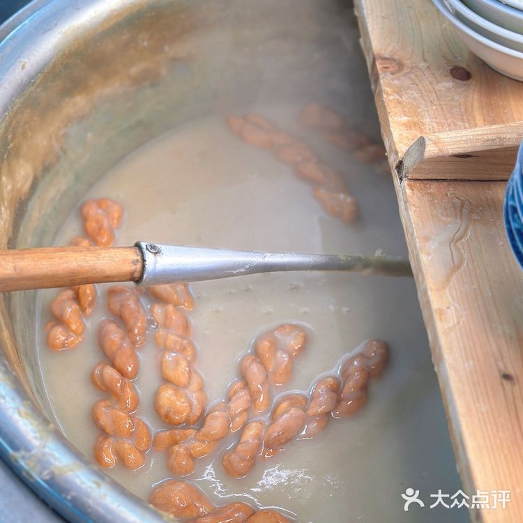 陕菜·食话丨西安早餐的老古董---麻花油茶🫕