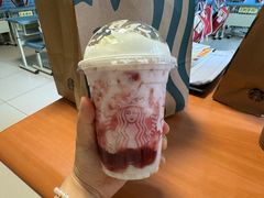 红颜草莓椰椰星冰乐-星巴克(昆山花桥商务城店)