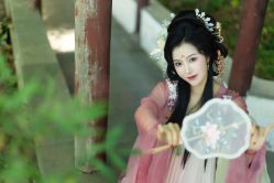 -烟雨江南汉服体验馆