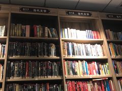 -郑州市新华书店读者俱乐部 零点书吧(西太康路店)