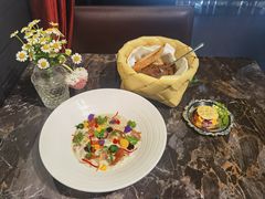 春意白芦笋奶冻配鱼子酱-LESCEDARS Brasserie Bistro香柏树