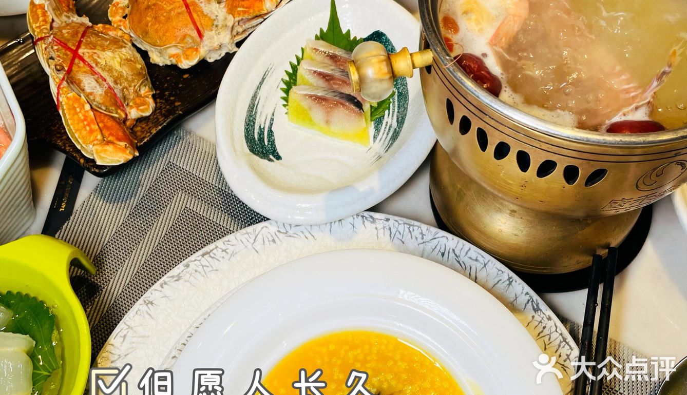 在唐禾会海鲜自助，实现螃蟹自由！每一只都在三两左右