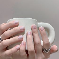 -花岐款式专研健康美甲沙龙