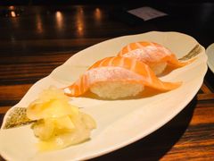 三文鱼鱼腩手握-山葵家·创意料理(万象汇店)