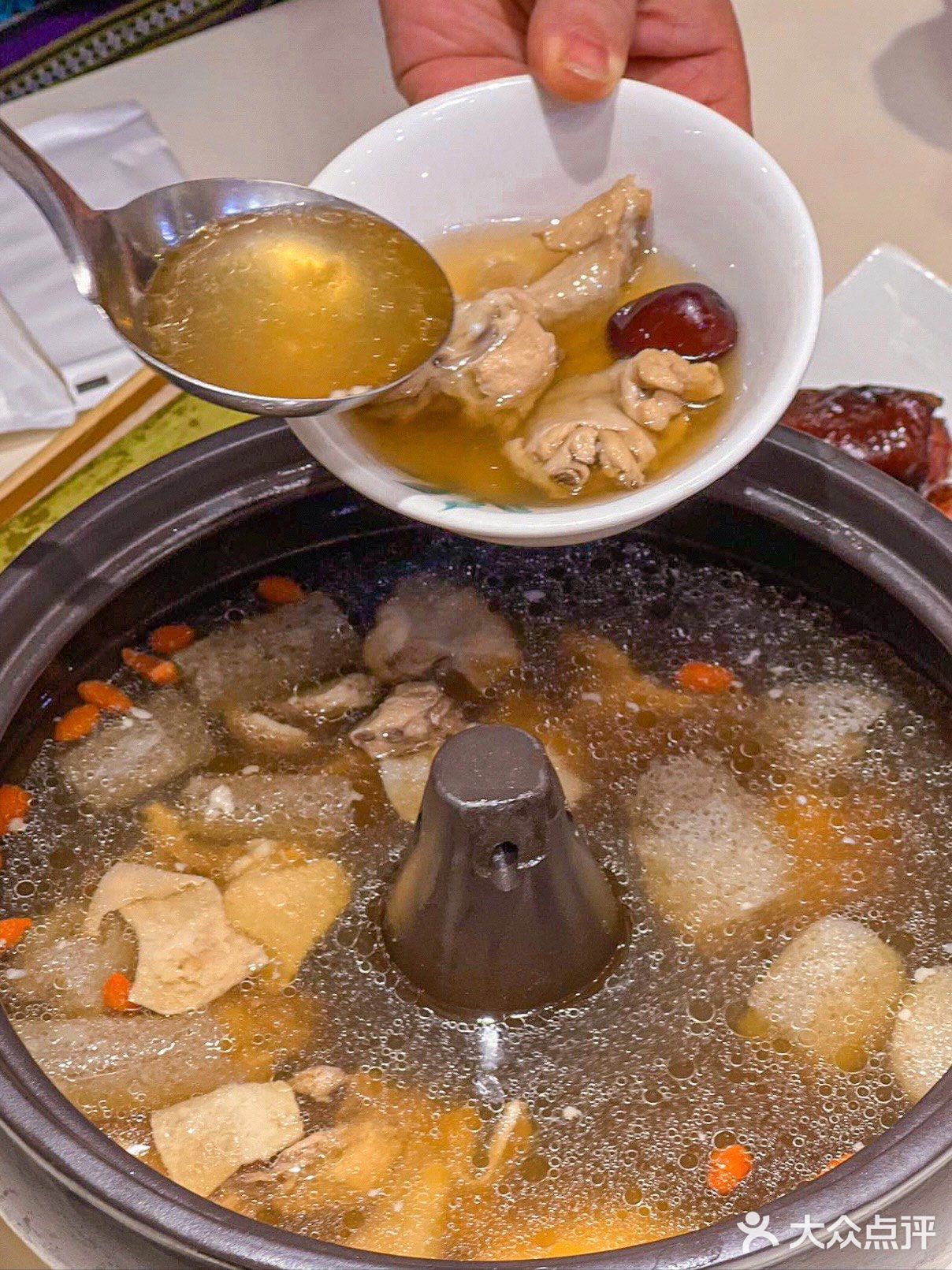 降温天赶紧来喝上碗云南汽锅鸡，保准你炫到停不下来‼️
