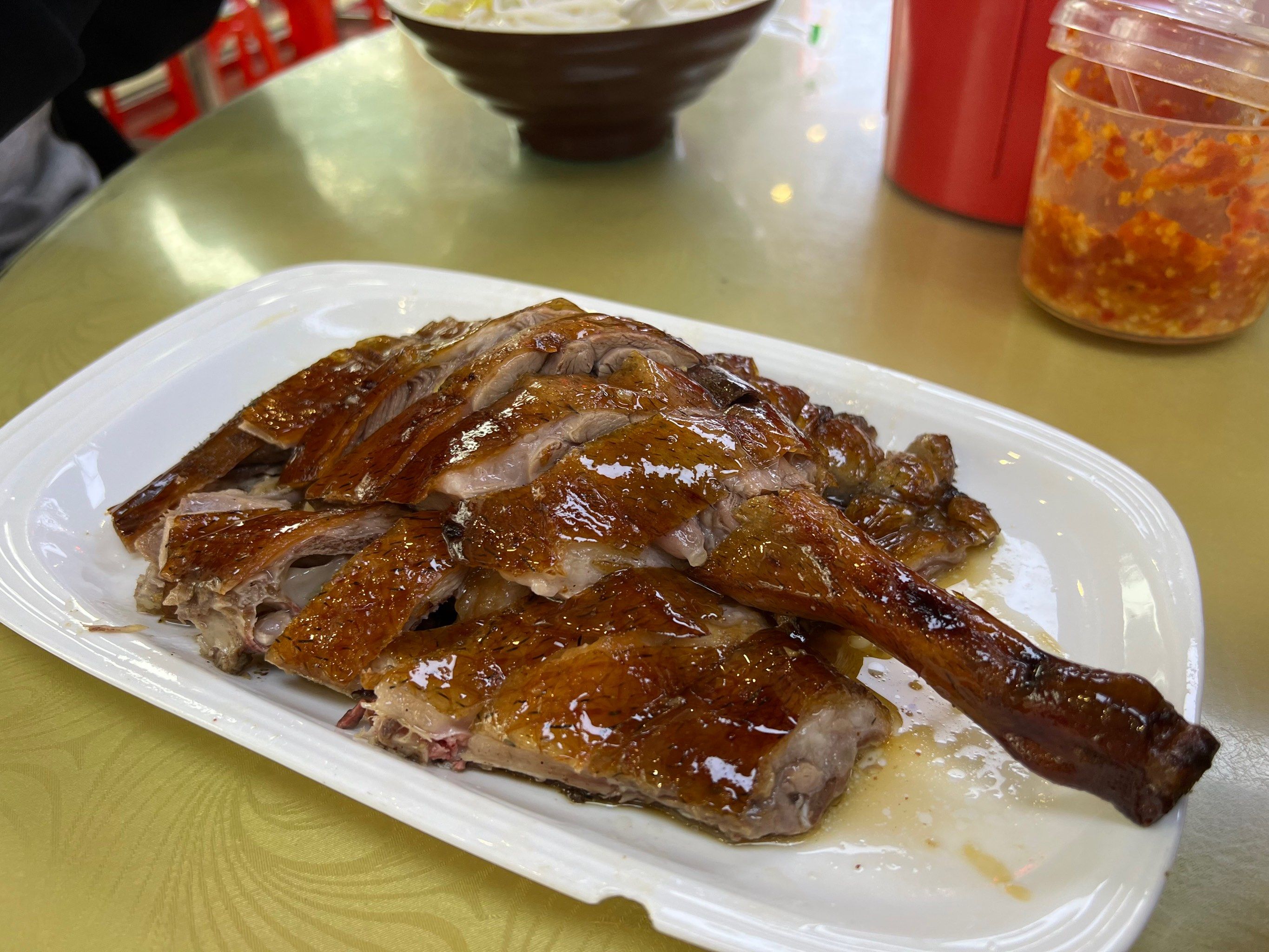 闪闪发光的大岭山烧鹅