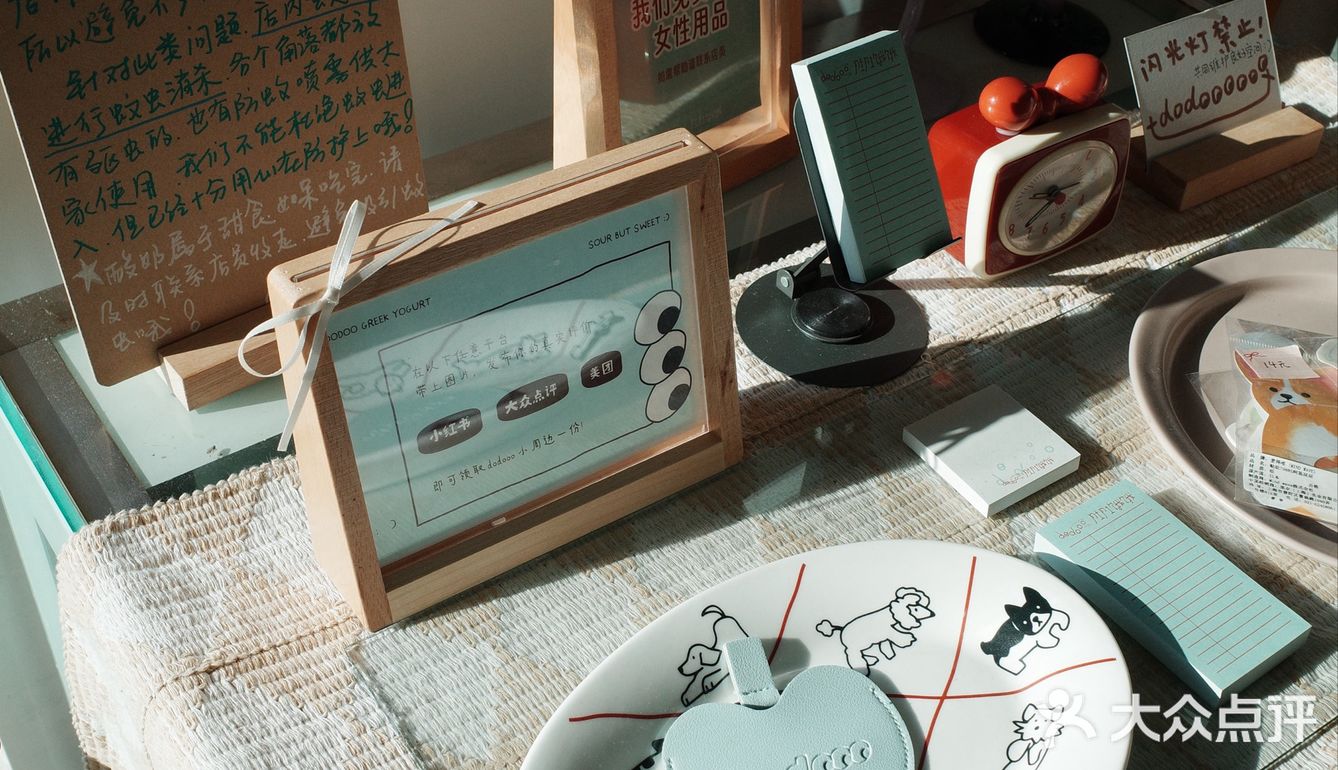 杯子盘子装得全都是可爱