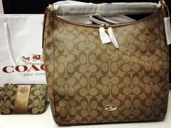 -奥特莱斯停车场