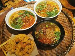 -爆炸头阿姨小四川正宗川味小吃(无任何分店)