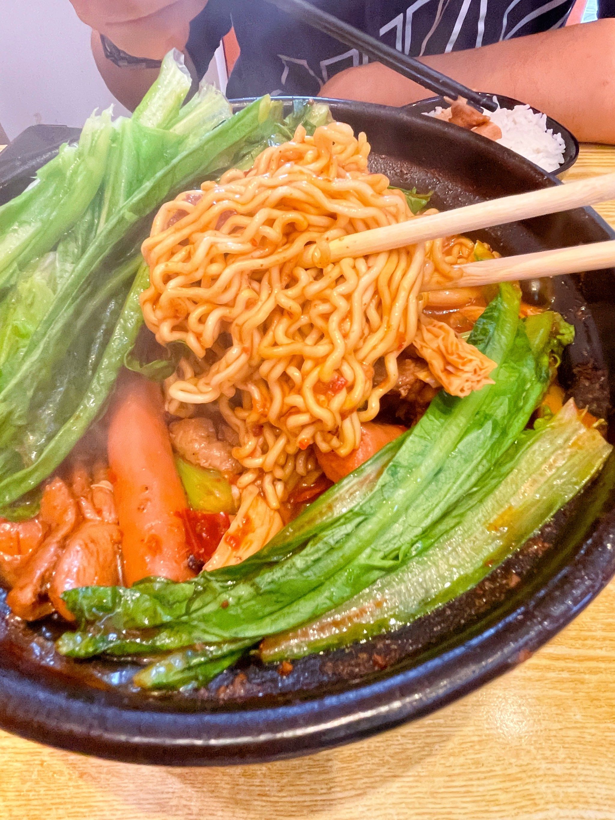 谁能拒绝得了这一口鸡公煲泡面!