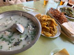 -雪湖煜辰鱼头老店(雪野湖店)