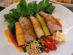 腾冲蘸水薄荷牛肉卷-云腾食府·云南菜