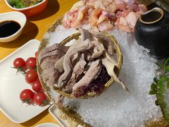 -洪氏嗨捞·广东猪肚鸡·椰子鸡火锅(西咸万象城店)