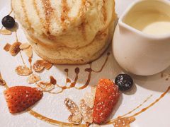 厚Pancake伴海鹽芝士卡士達醬及雲尼拿雪糕-Aroma Dessert Cafe(佑强楼店)