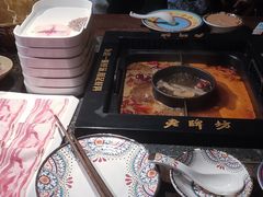 -老牌坊云南鱼豆花火锅(哈西万达店)