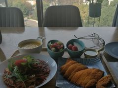 靠窗位-荣耀.西式融合餐厅(留云湖店)