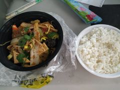 -愉肴麻辣香锅(中北镇店)