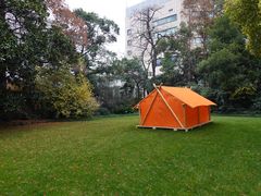 -Nathalie Djurberg与Hans Berg“牛皮纸包裹的月亮”-Prada荣宅当季展览